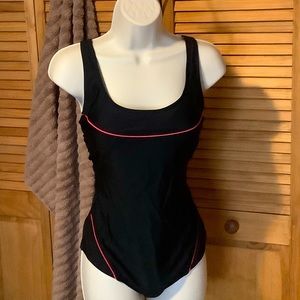 Catalina 1pc swimsuit modest leg keyhole Large